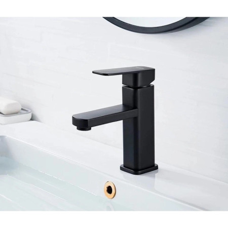 Смеситель для раковины Lamber 11456B черный матовый